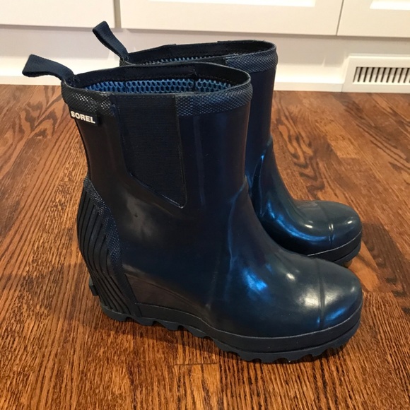sorel joan rain wedge chelsea gloss